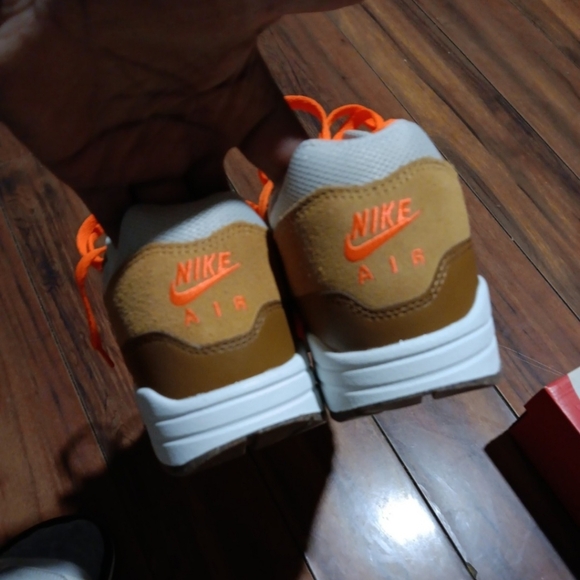 BRAND NEW BROWN & TAN NIKE AIR MAX 1 - Picture 5 of 6